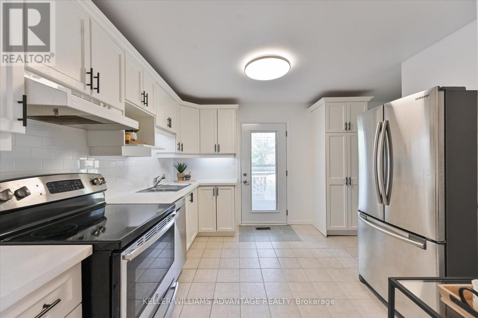 10 Amroth Avenue, Toronto, Ontario  M4C 4H2 - Photo 8 - E12507030