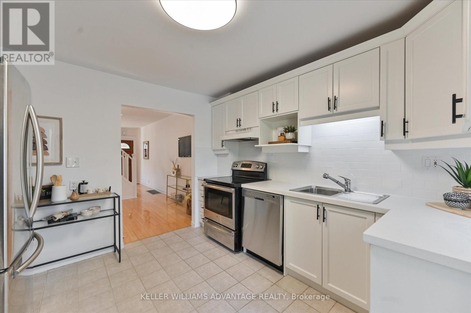 10 Amroth Avenue, Toronto, Ontario  M4C 4H2 - Photo 9 - E12507030