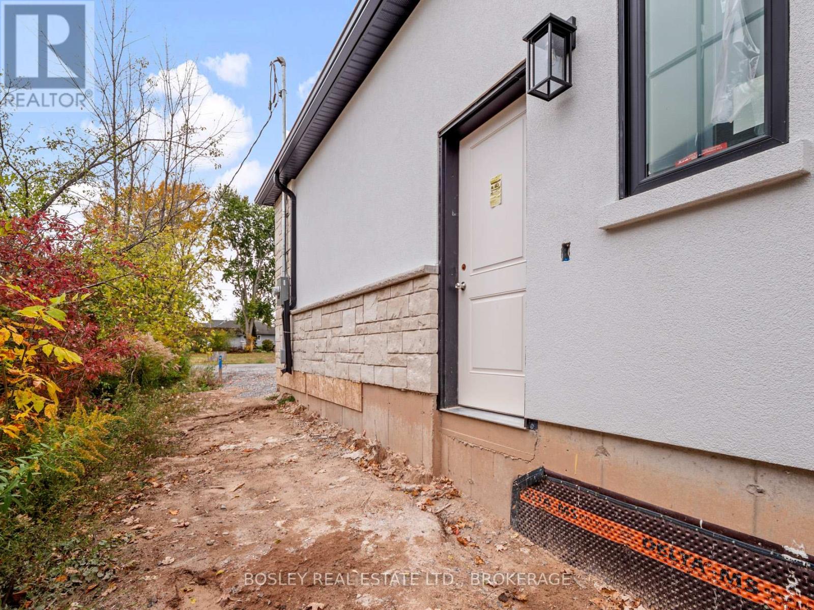 60 Pleasant Avenue N, Fort Erie, Ontario  L0S 1N0 - Photo 25 - X12507168