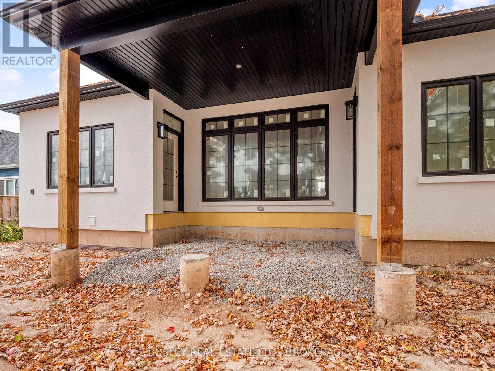 60 Pleasant Avenue N, Fort Erie, Ontario  L0S 1N0 - Photo 27 - X12507168