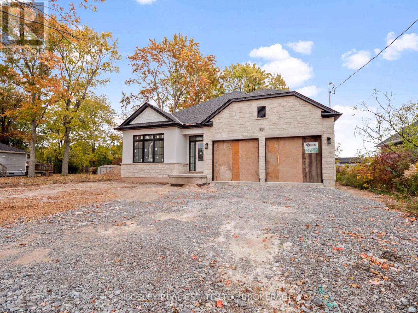 60 Pleasant Avenue N, Fort Erie, Ontario  L0S 1N0 - Photo 33 - X12507168