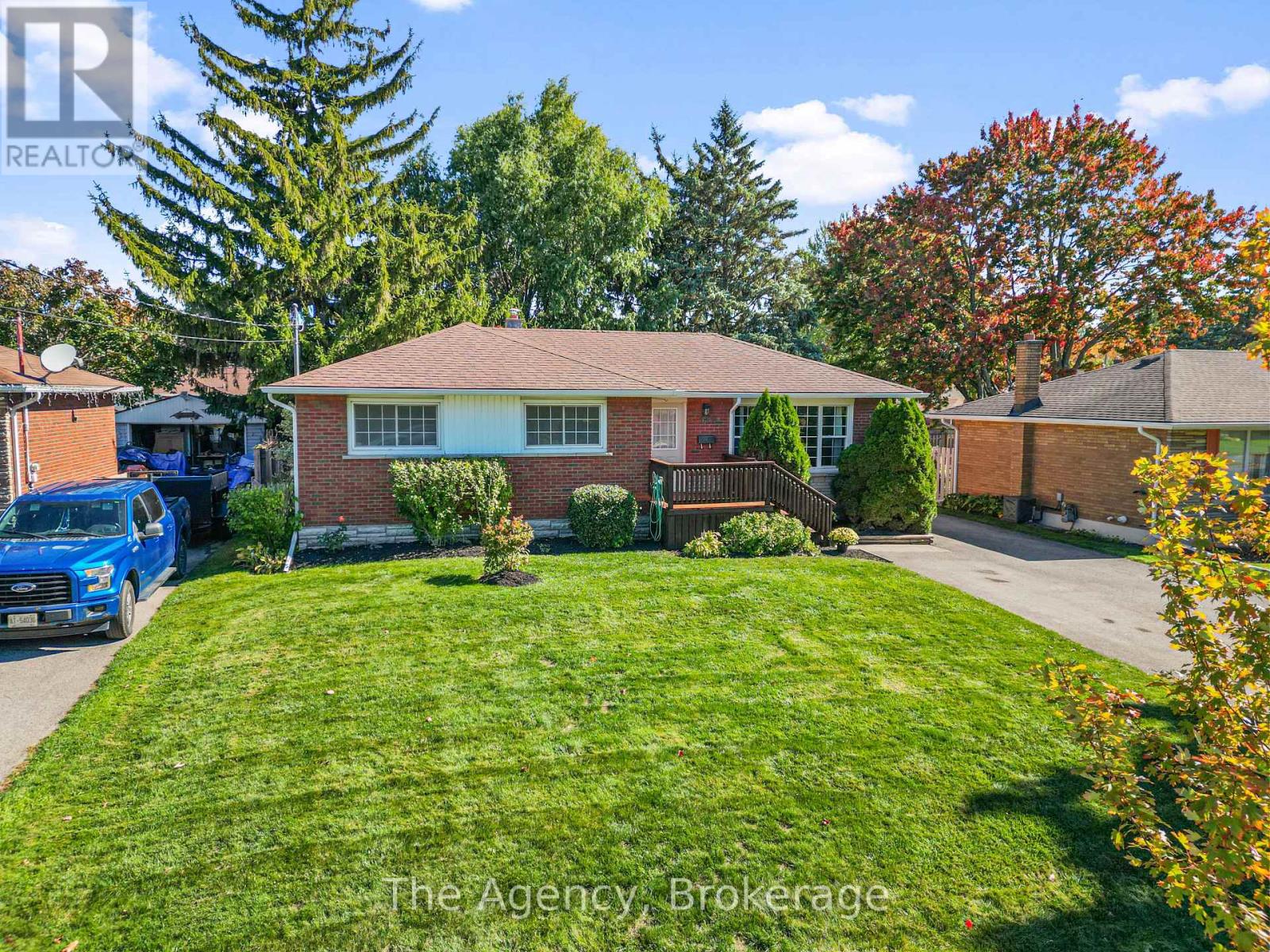 518 Leonard Avenue, Welland, Ontario L3C 3A7 - Photo 2 - X12507208