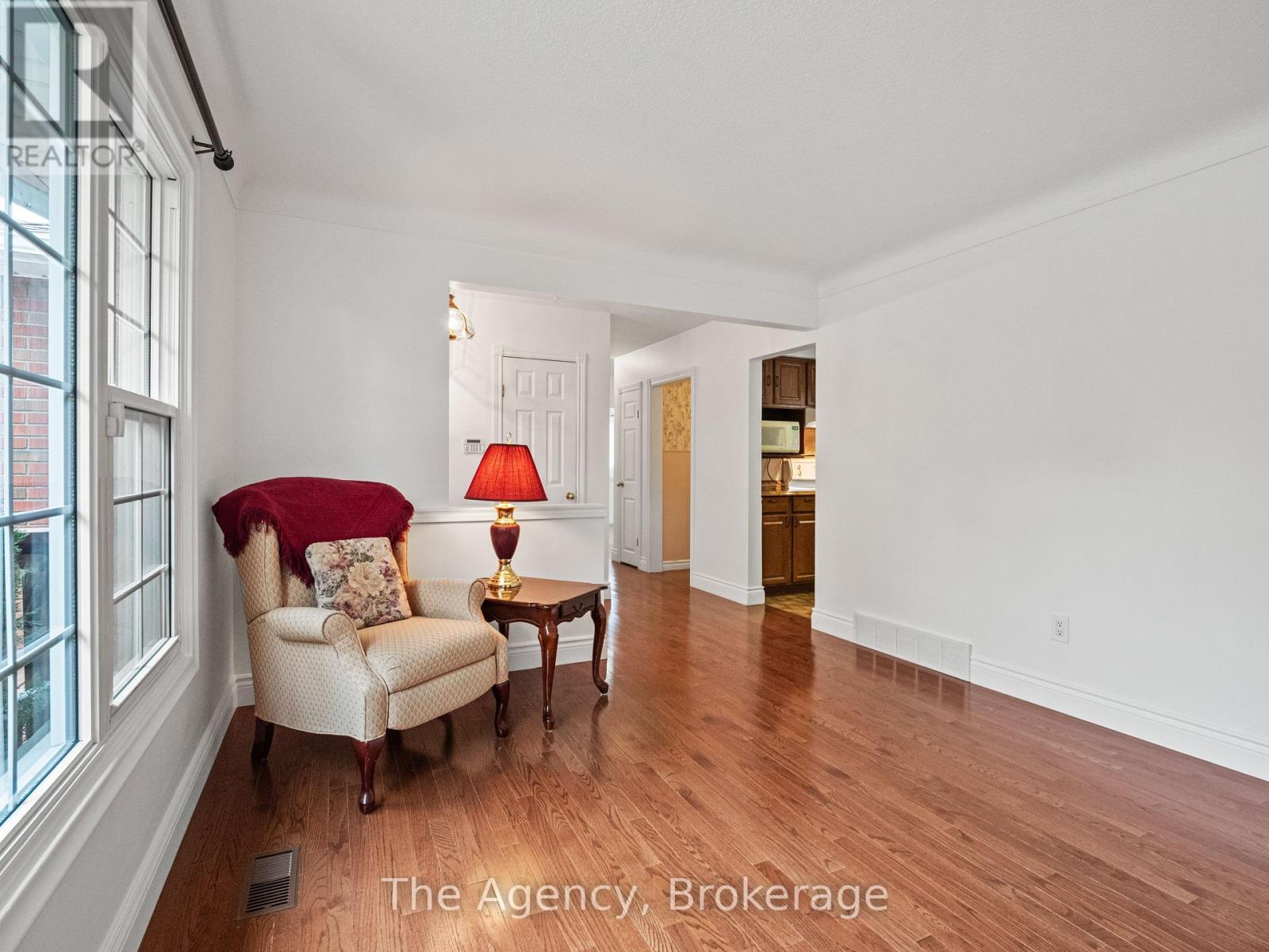 518 Leonard Avenue, Welland, Ontario L3C 3A7 - Photo 22 - X12507208