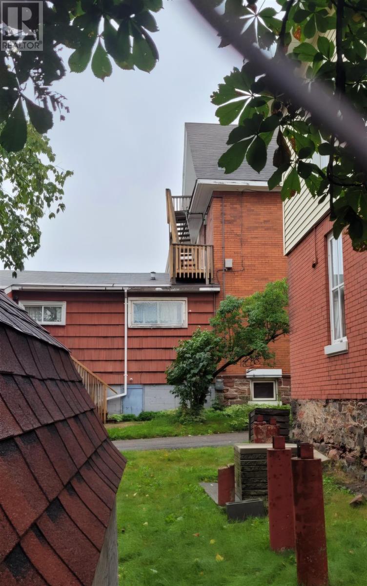 635 Wellington St E, Sault Ste. Marie, Ontario P6A 2M6 - Photo 4 - SM253158