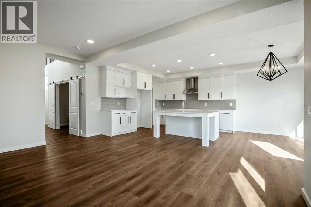 27 Heritage Link, Cochrane, Alberta  T4C 2J8 - Photo 7 - A2249127