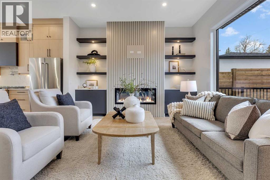 Property at 42 Collingwood Place NW image 2