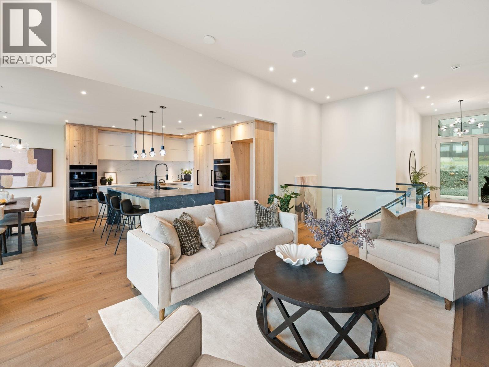 7653 Seven O'clock Drive, Pemberton, British Columbia  V0N 2L3 - Photo 5 - R3064259