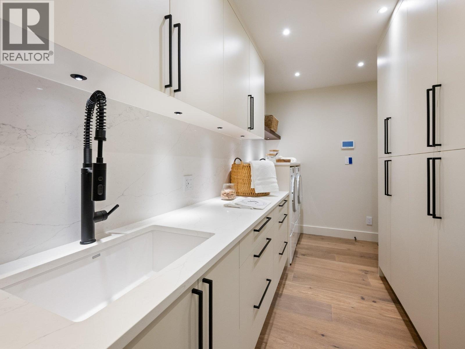 7653 Seven O'clock Drive, Pemberton, British Columbia  V0N 2L3 - Photo 10 - R3064259