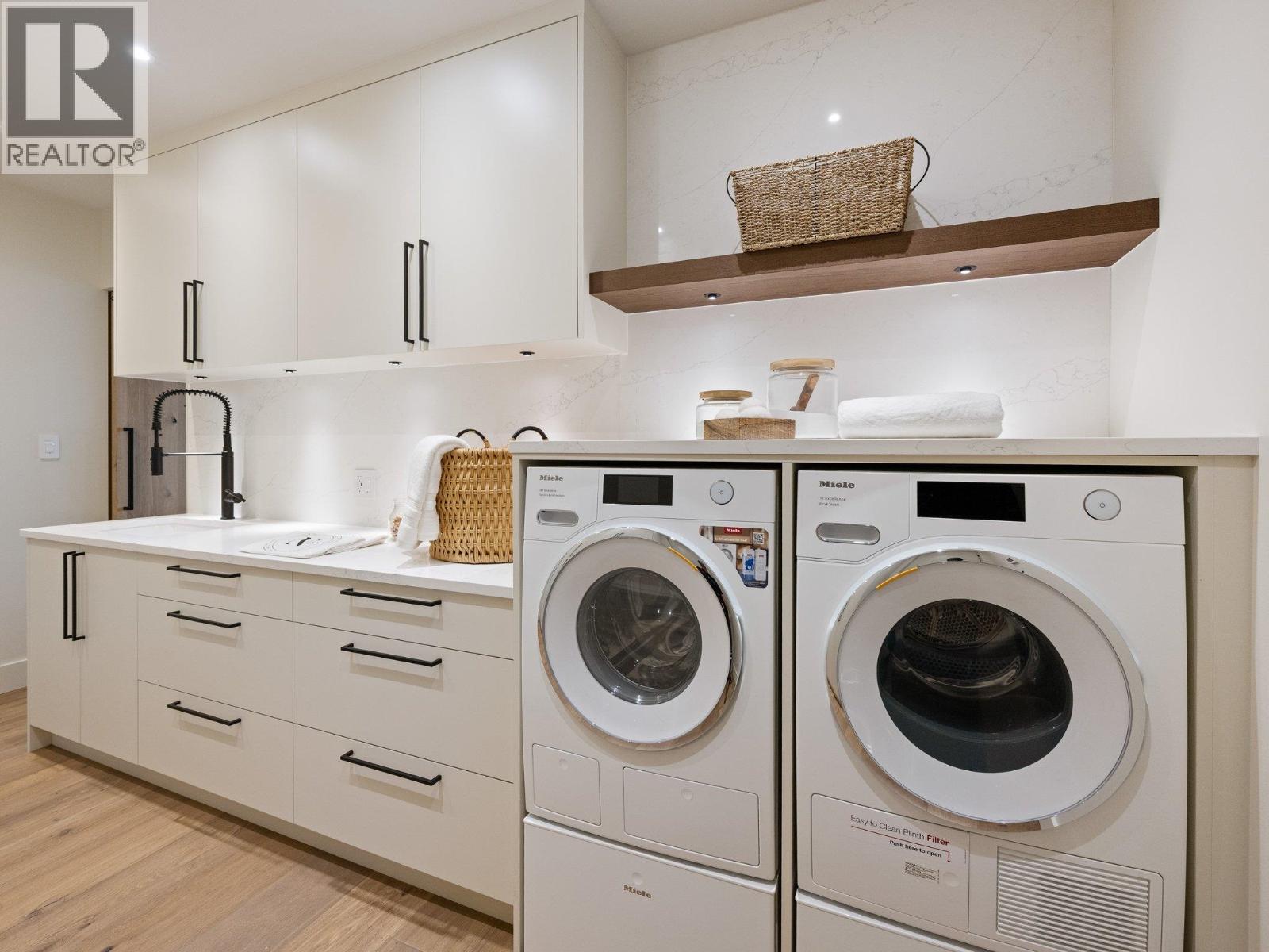 7653 Seven O'clock Drive, Pemberton, British Columbia  V0N 2L3 - Photo 9 - R3064259