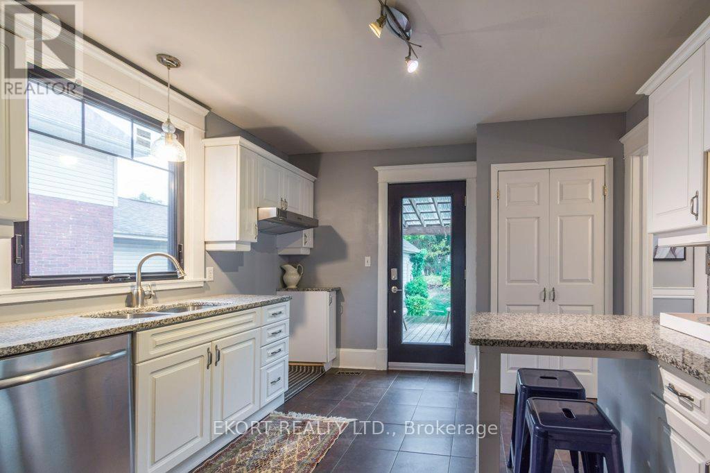 302 Bridge Street E, Belleville (Belleville Ward), Ontario  K8N 1P6 - Photo 15 - X12507166