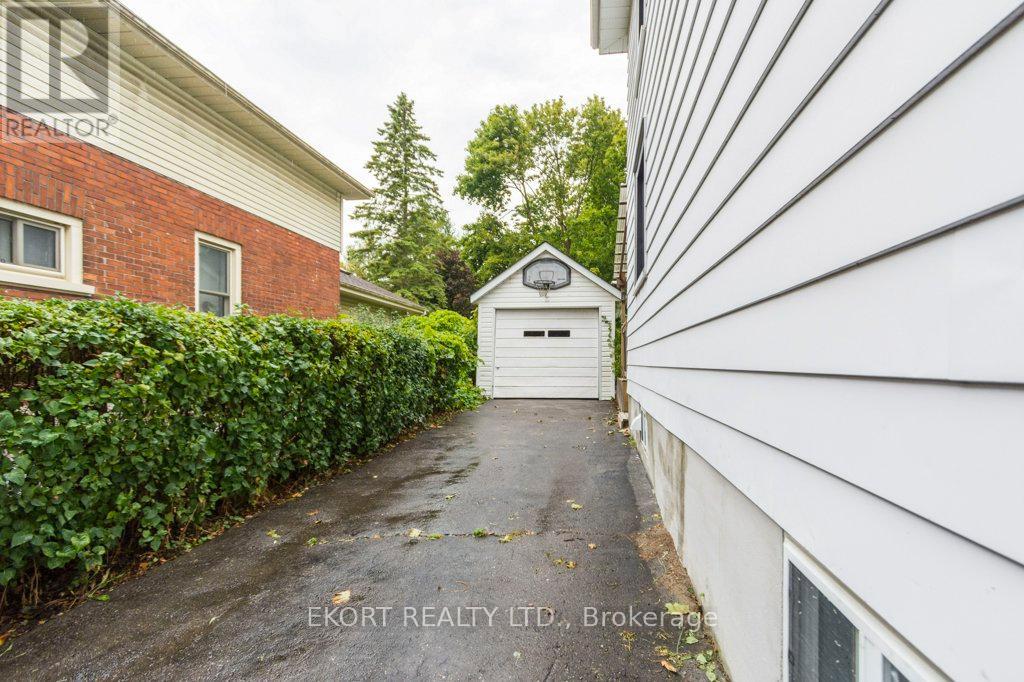 302 Bridge Street E, Belleville (Belleville Ward), Ontario  K8N 1P6 - Photo 5 - X12507166