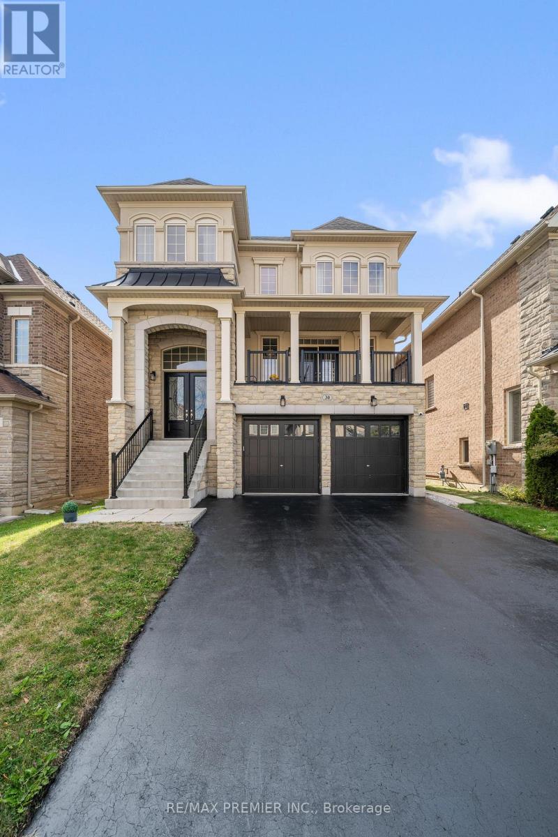 30 BANNOCKBURN DRIVE, Vaughan, Ontario