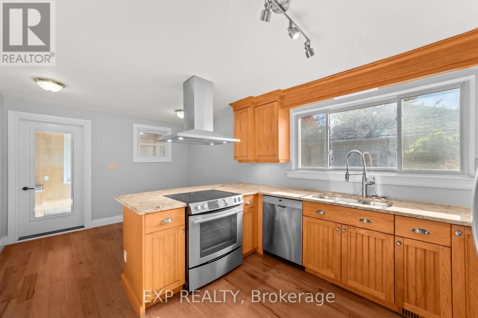 29 Tennyson Street, London East, Ontario  N5Z 2K6 - Photo 7 - X12504980