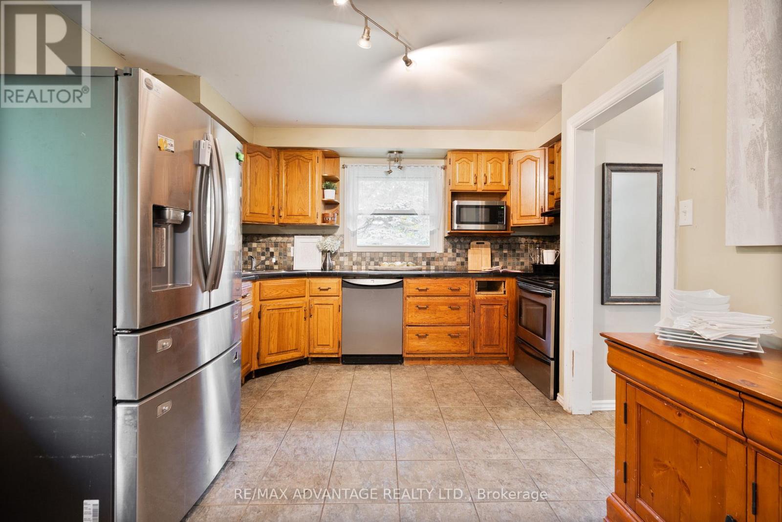 464 Three Valleys Crescent, London South (South J), Ontario  N5Z 3E7 - Photo 5 - X12507232