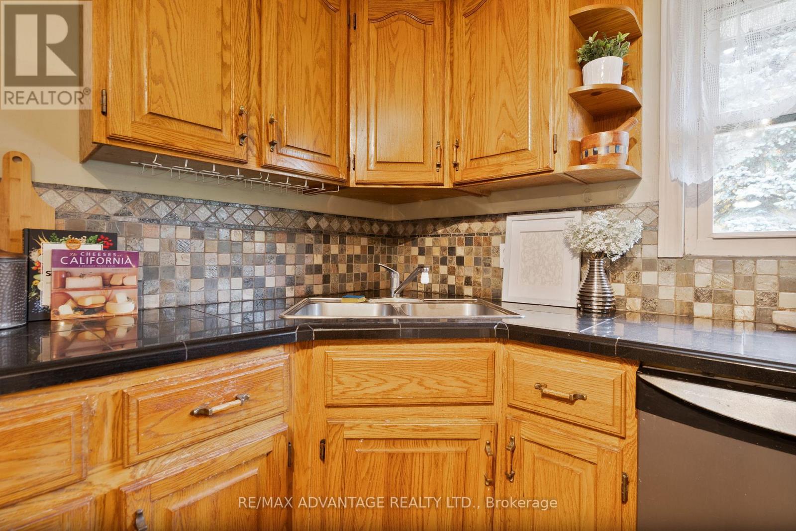 464 Three Valleys Crescent, London South (South J), Ontario  N5Z 3E7 - Photo 7 - X12507232