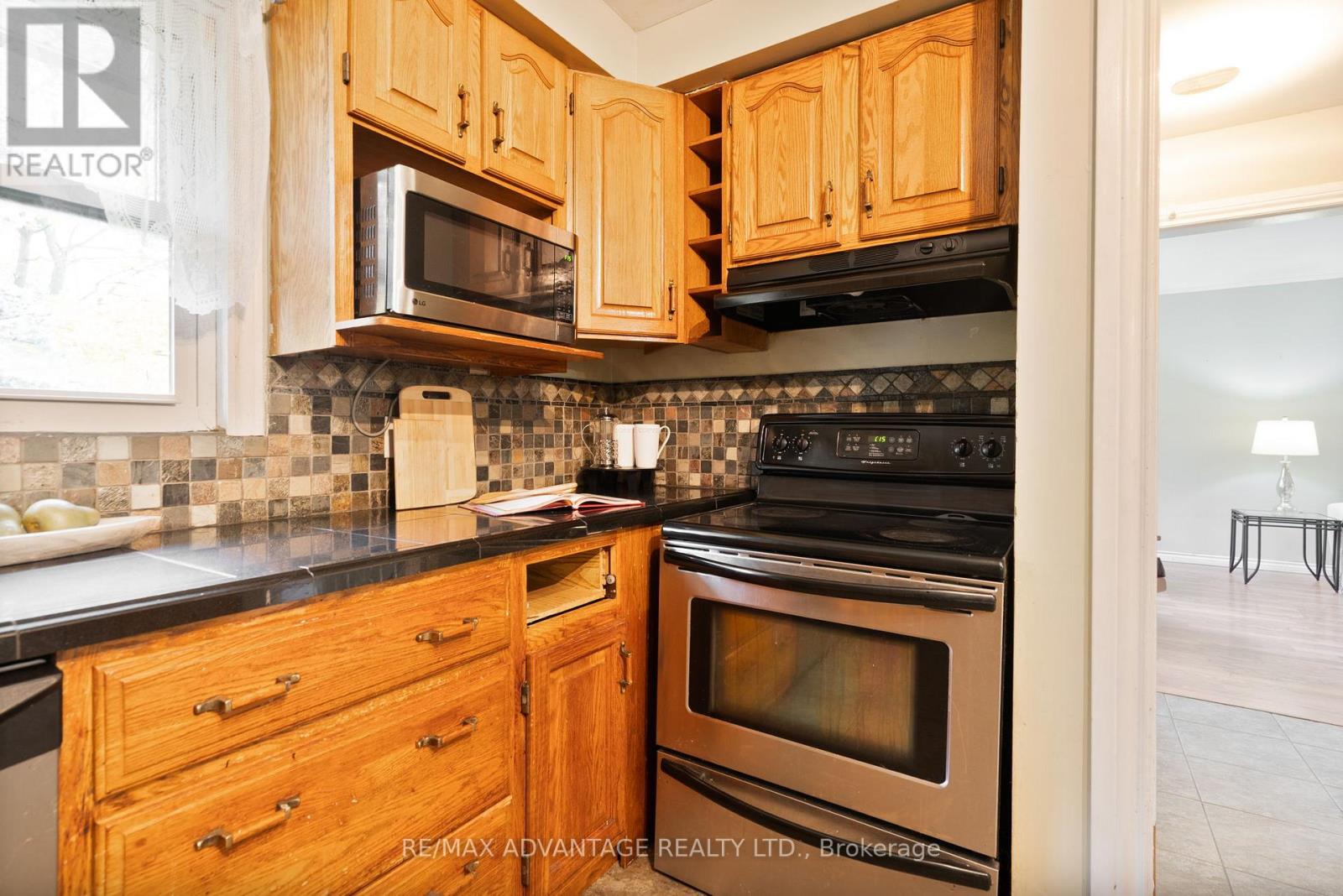 464 Three Valleys Crescent, London South (South J), Ontario  N5Z 3E7 - Photo 6 - X12507232