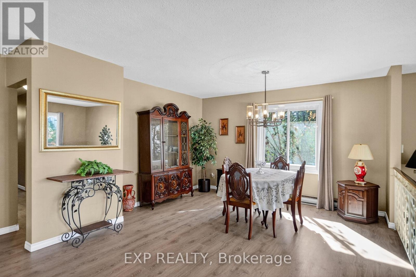 96 Constance Lake Road, Ottawa, Ontario  K2K 1X7 - Photo 12 - X12465998