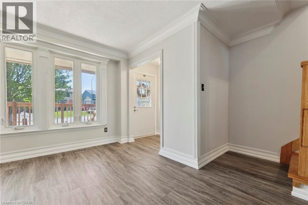 647 Balsam Crescent, Oshawa, Ontario  L1J 6A1 - Photo 3 - 40785538