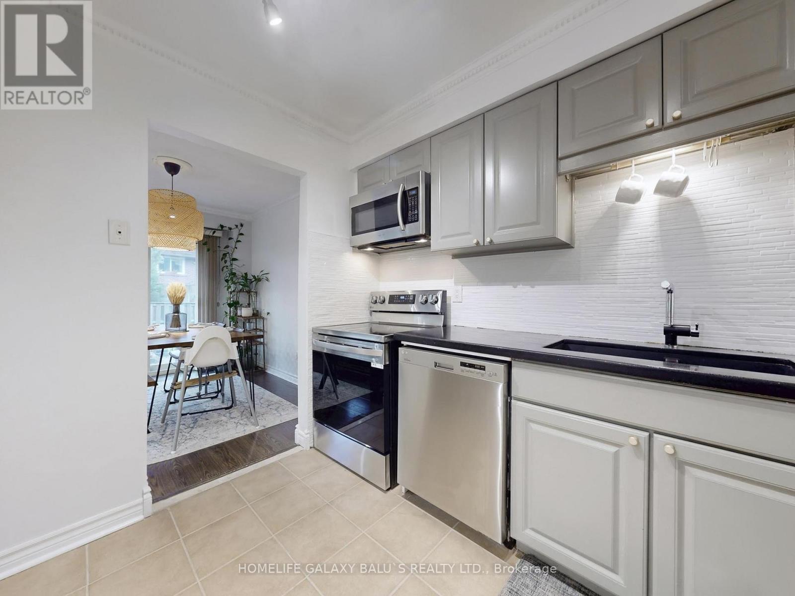 65 - 830 Stainton Drive, Mississauga, Ontario  L5C 2Z3 - Photo 11 - W12501426