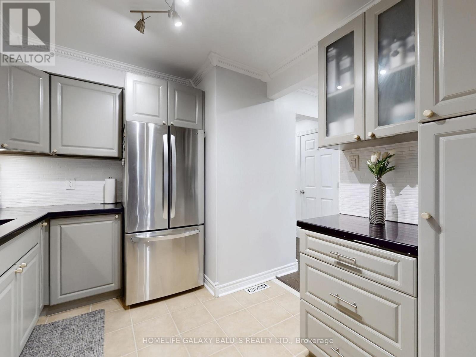 65 - 830 Stainton Drive, Mississauga, Ontario  L5C 2Z3 - Photo 12 - W12501426