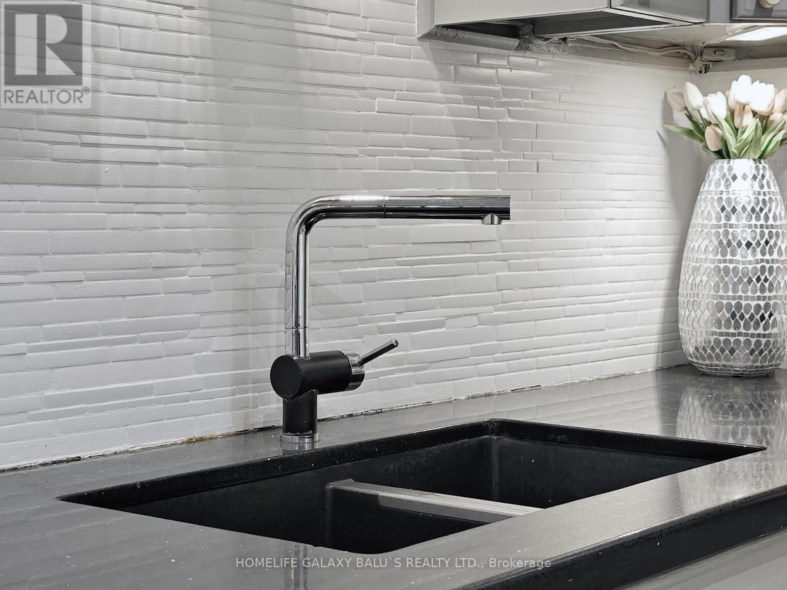 65 - 830 Stainton Drive, Mississauga, Ontario  L5C 2Z3 - Photo 14 - W12501426