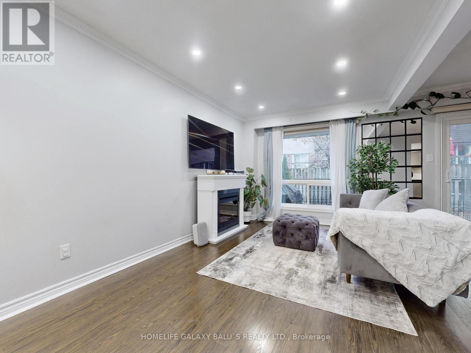 65 - 830 Stainton Drive, Mississauga, Ontario  L5C 2Z3 - Photo 4 - W12501426