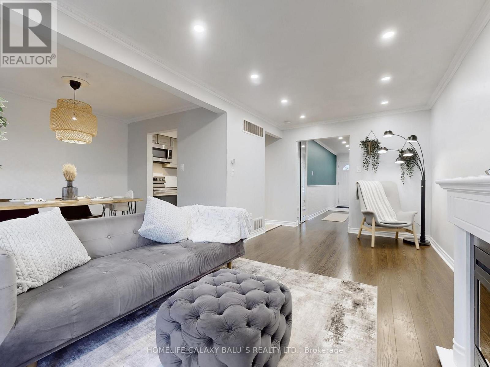 65 - 830 Stainton Drive, Mississauga, Ontario  L5C 2Z3 - Photo 5 - W12501426