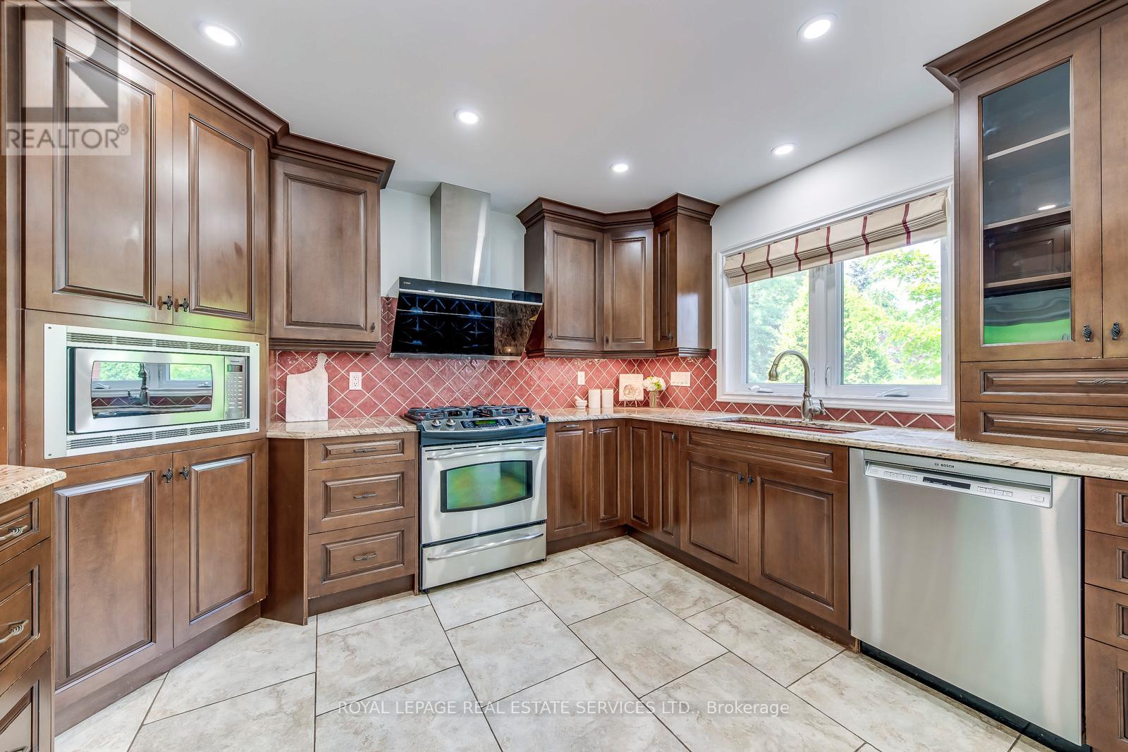 1387 Bayshire Drive, Oakville, Ontario  L6H 6E7 - Photo 20 - W12507020