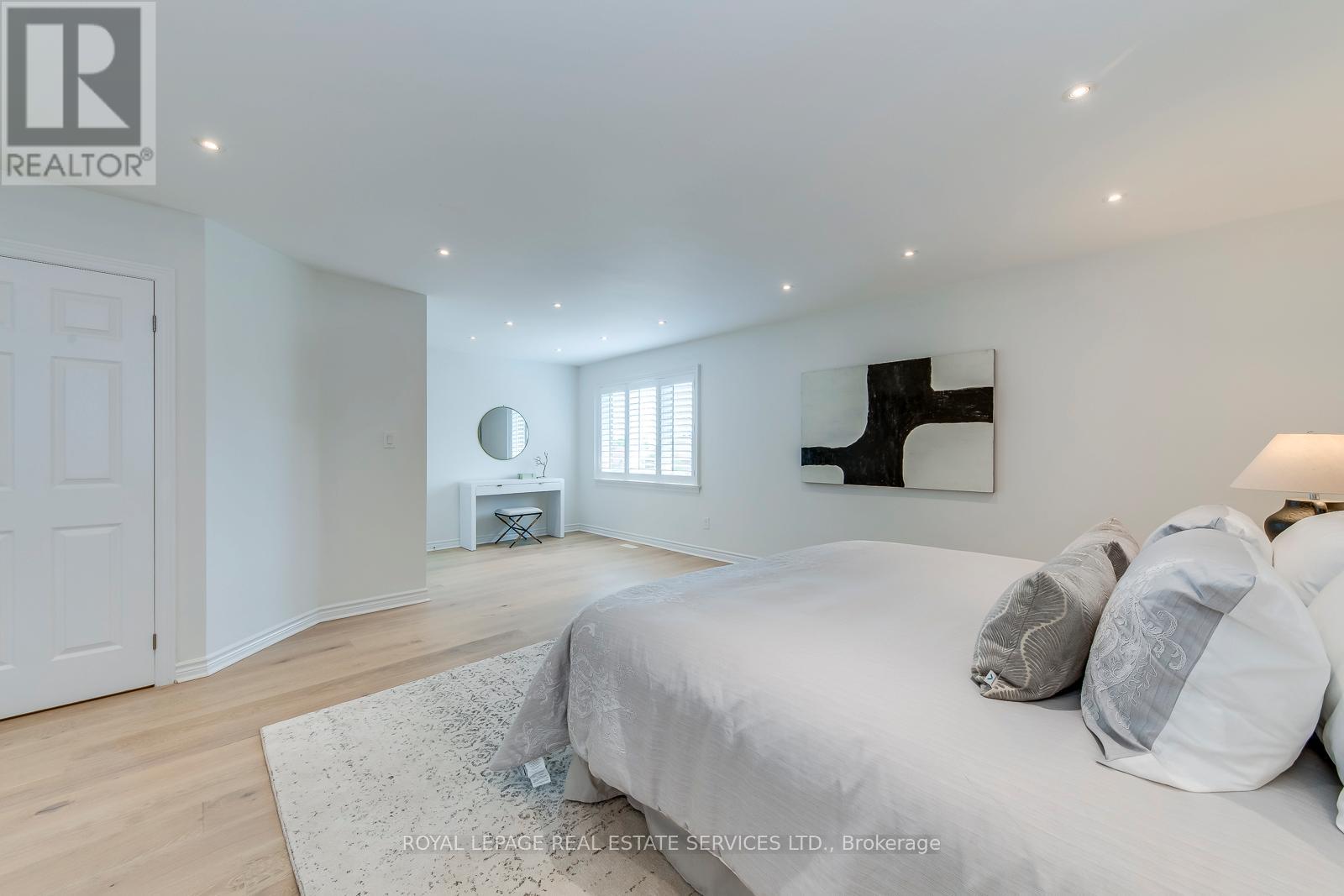 1387 Bayshire Drive, Oakville, Ontario  L6H 6E7 - Photo 29 - W12507020