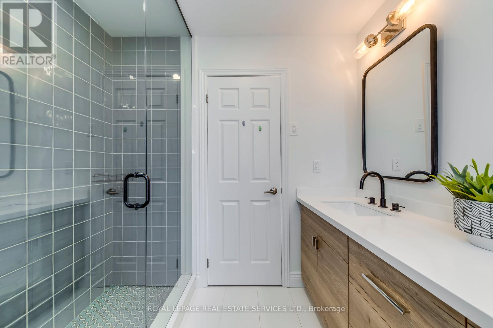 1387 Bayshire Drive, Oakville, Ontario  L6H 6E7 - Photo 39 - W12507020