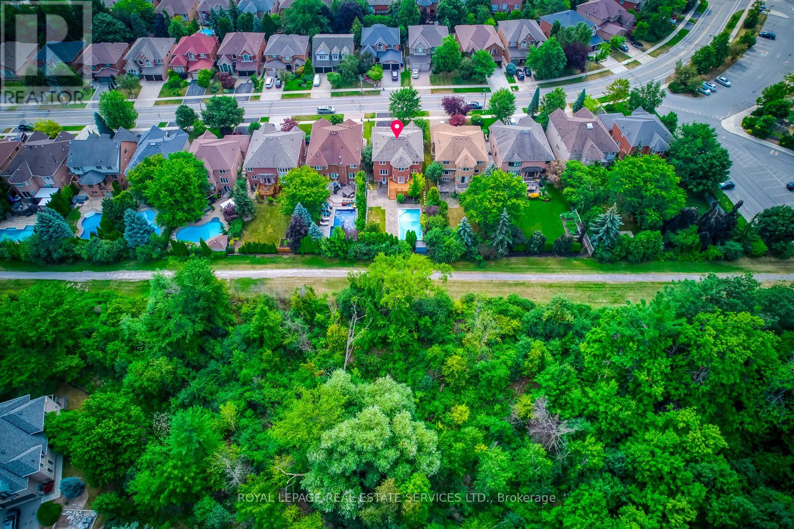 1387 Bayshire Drive, Oakville, Ontario  L6H 6E7 - Photo 4 - W12507020