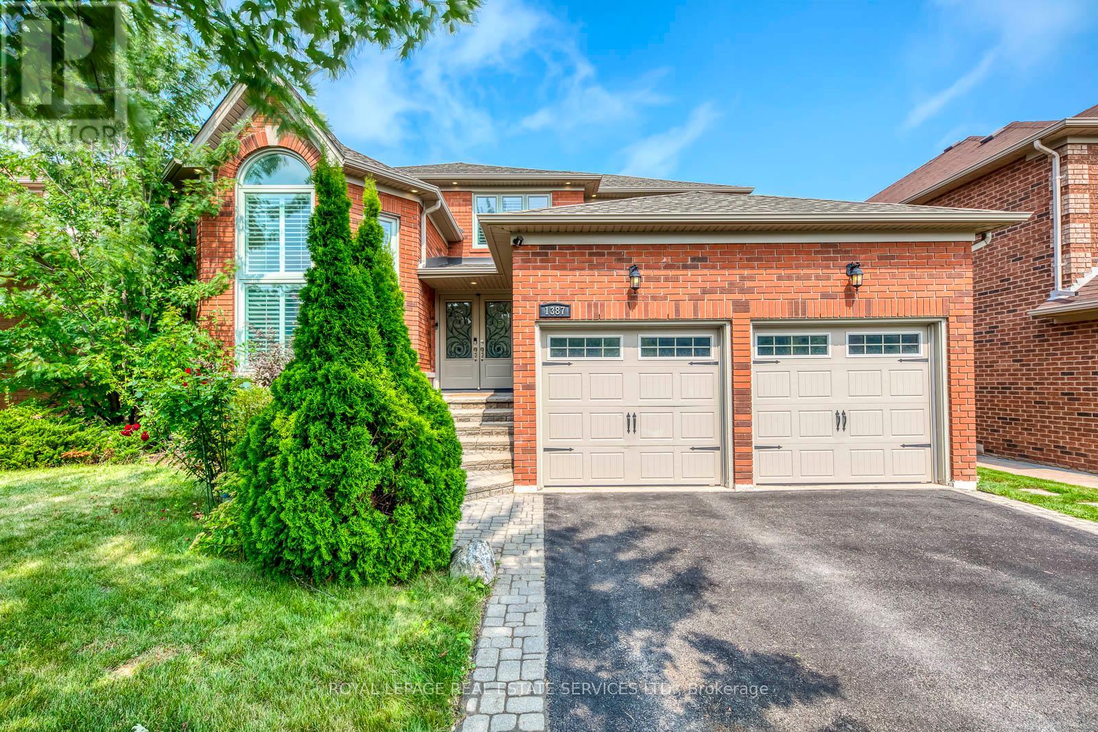 1387 Bayshire Drive, Oakville, Ontario  L6H 6E7 - Photo 7 - W12507020