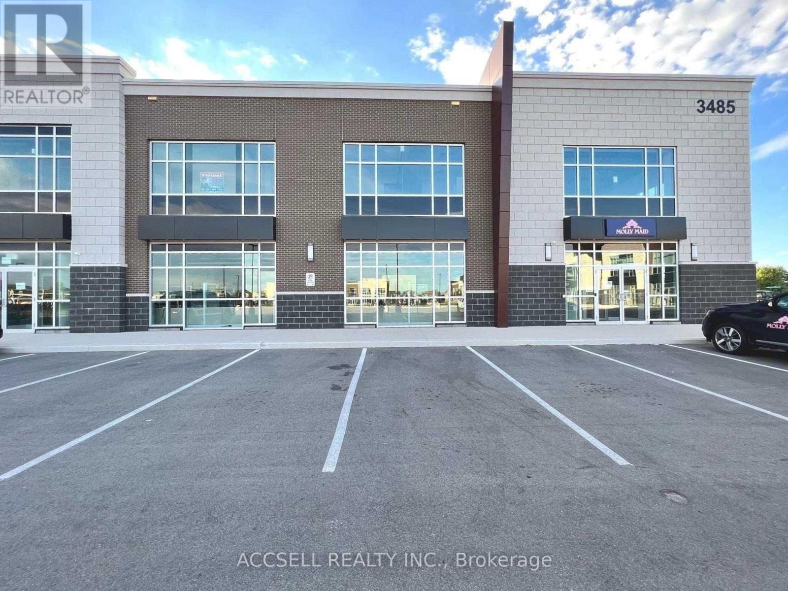 213 - 3485 Rebecca Street, Oakville, Ontario  L6L 6X9 - Photo 2 - W12507026