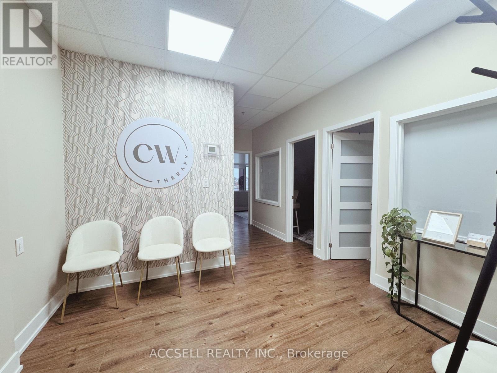 213 - 3485 Rebecca Street, Oakville, Ontario  L6L 6X9 - Photo 4 - W12507026