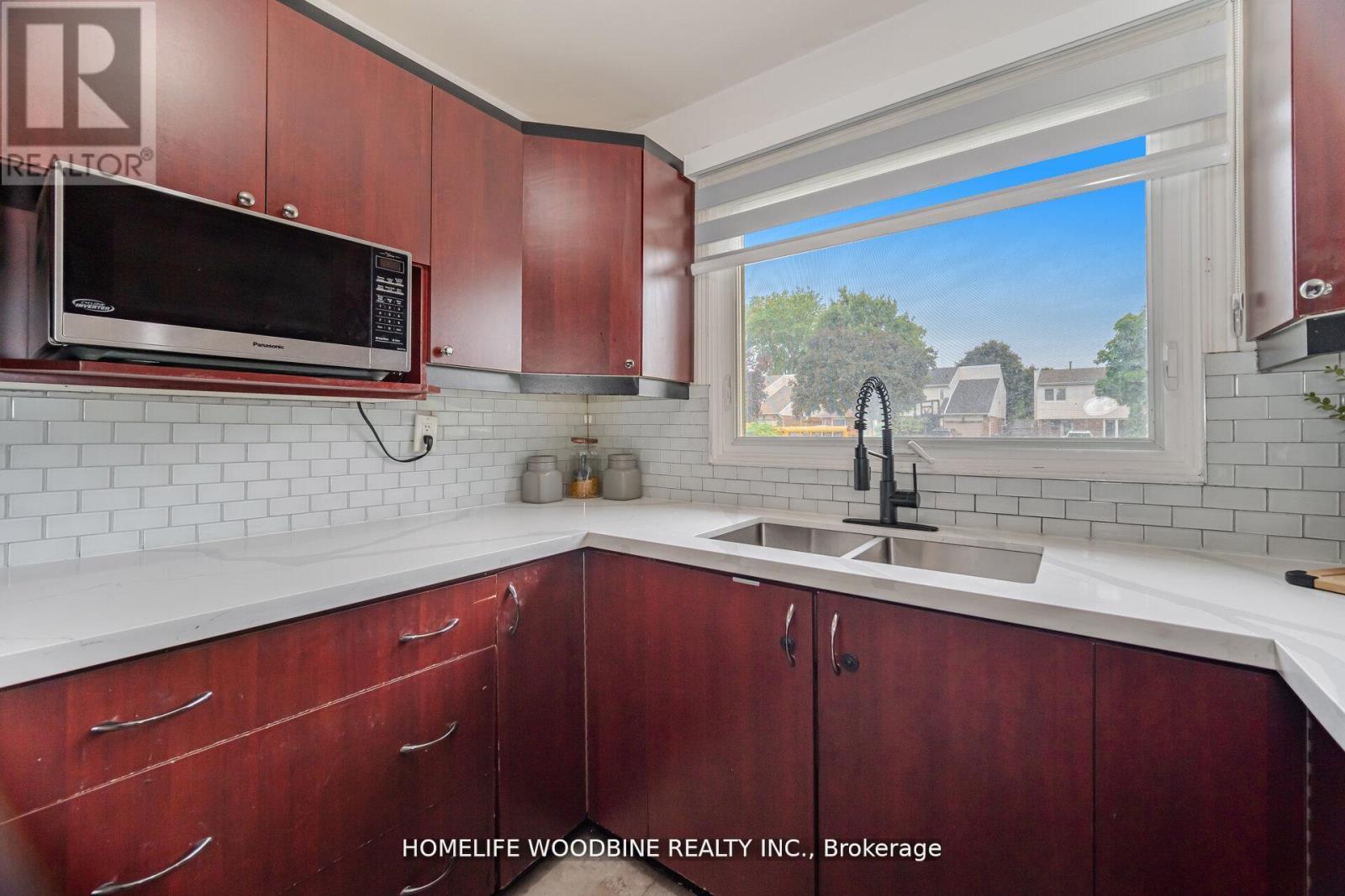 2498 Mainroyal Street, Mississauga, Ontario  L5L 1C9 - Photo 7 - W12507054