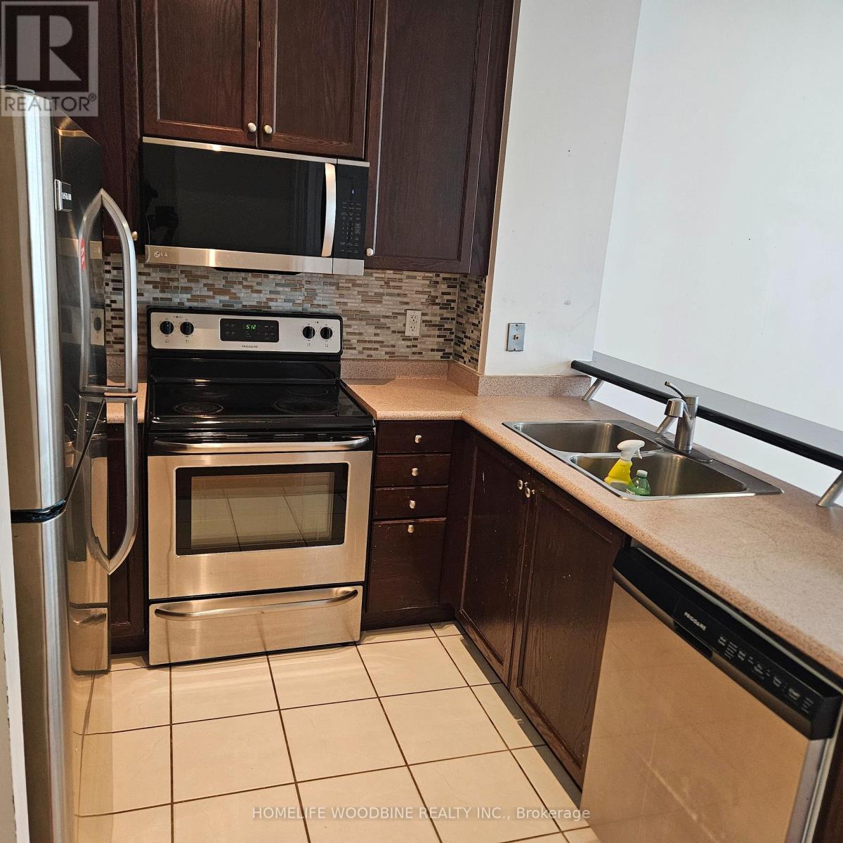 3006 - 3939 Duke Of York Boulevard, Mississauga, Ontario  L5B 4N2 - Photo 4 - W12507058