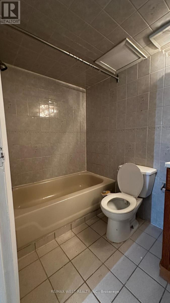 93 Windermere Avenue, Toronto, Ontario  M6S 3J3 - Photo 8 - W12507144