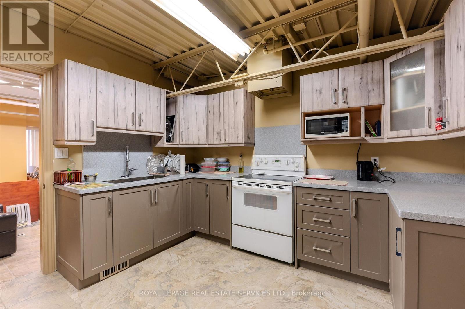 8, 9 - 21 Signal Hill Avenue, Toronto, Ontario  M9W 6V8 - Photo 8 - W12507160