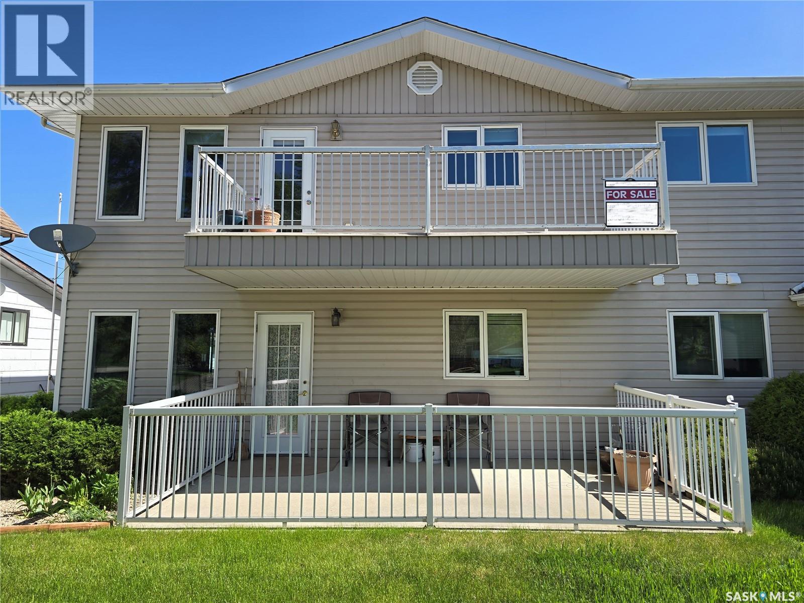 202 304 3rd Avenue, Watrous, Saskatchewan  S0K 4T0 - Photo 2 - SK022295