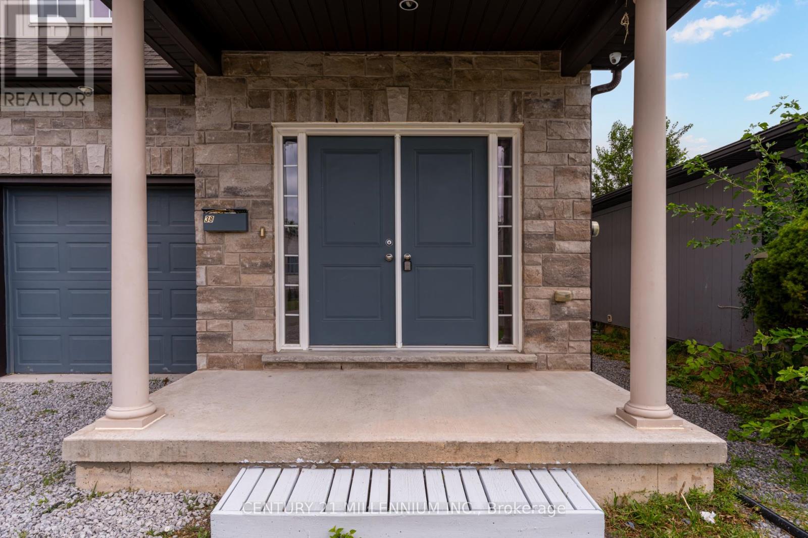 Upper - 38 Kent Street, St. Catharines, Ontario  L2S 1H2 - Photo 3 - X12506982