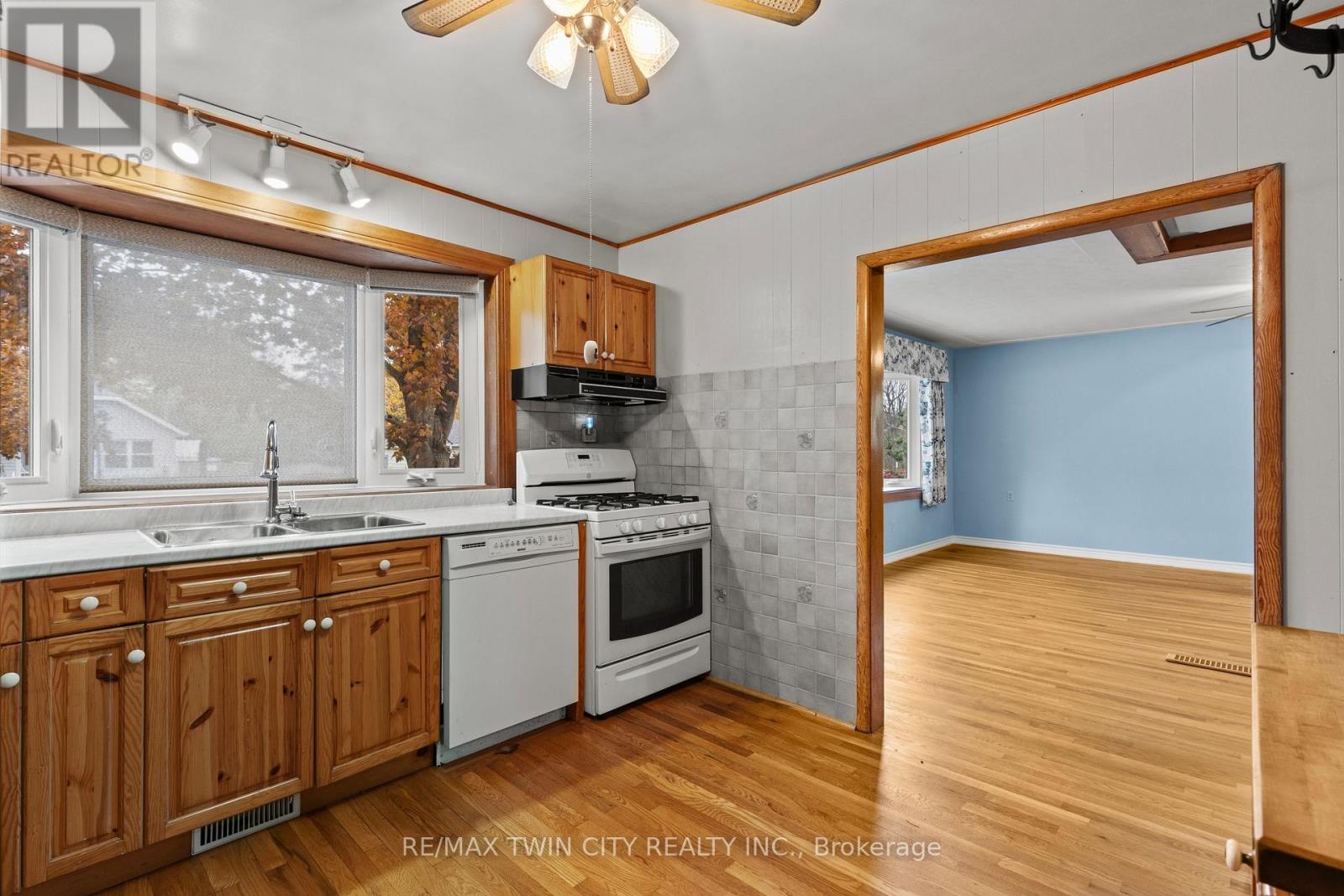 13 Spencer Street, Brant, Ontario  N3L 1W3 - Photo 15 - X12506986