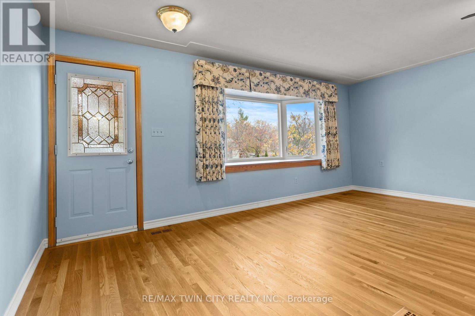 13 Spencer Street, Brant, Ontario  N3L 1W3 - Photo 8 - X12506986