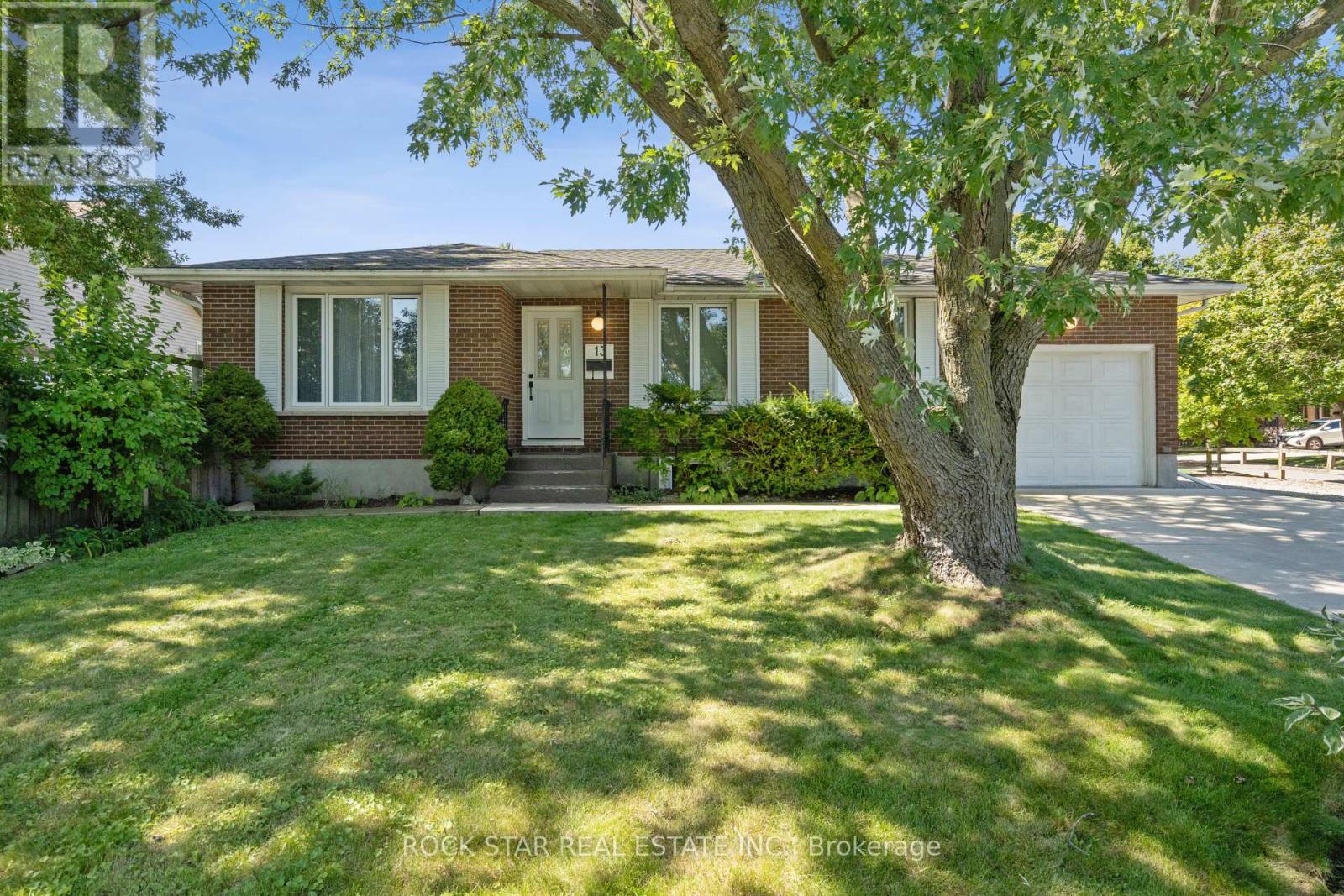 LOWER - 13 DERBY LANE, St. Catharines, Ontario