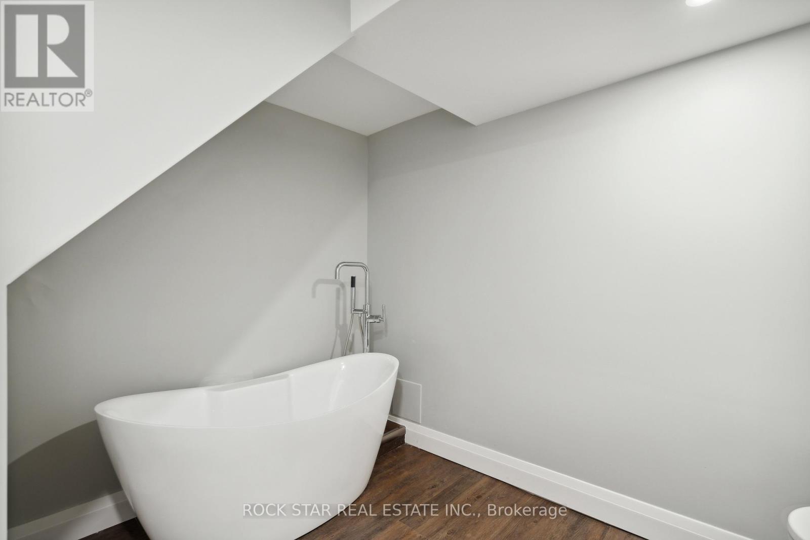 Lower - 13 Derby Lane, St. Catharines, Ontario  L2P 3R1 - Photo 17 - X12507018