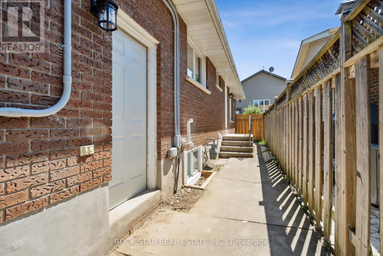 Lower - 13 Derby Lane, St. Catharines, Ontario  L2P 3R1 - Photo 3 - X12507018