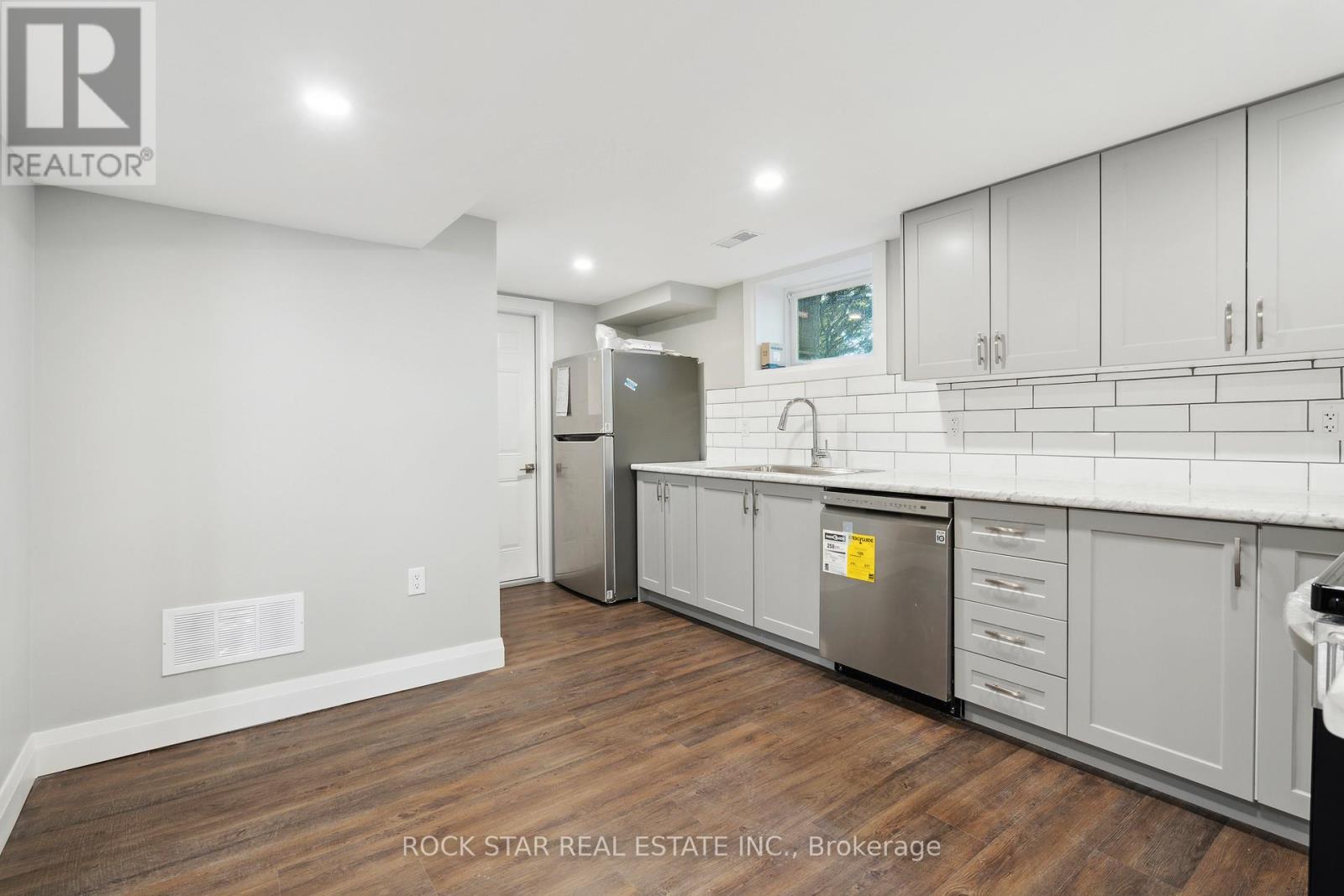 Lower - 13 Derby Lane, St. Catharines, Ontario  L2P 3R1 - Photo 9 - X12507018