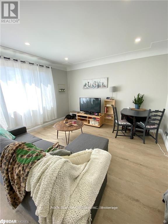 Upper - 889 Fennell Avenue E, Hamilton, Ontario  L8V 1W5 - Photo 5 - X12507044