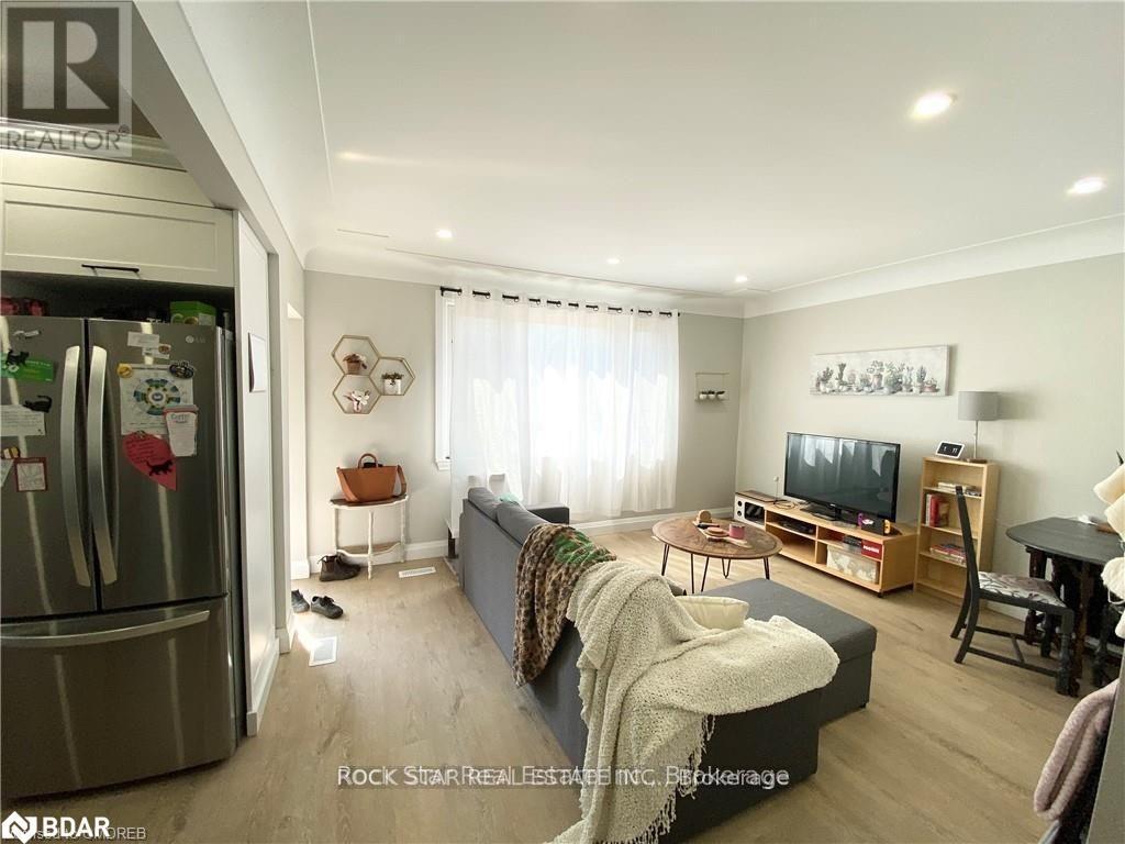 Upper - 889 Fennell Avenue E, Hamilton, Ontario  L8V 1W5 - Photo 6 - X12507044