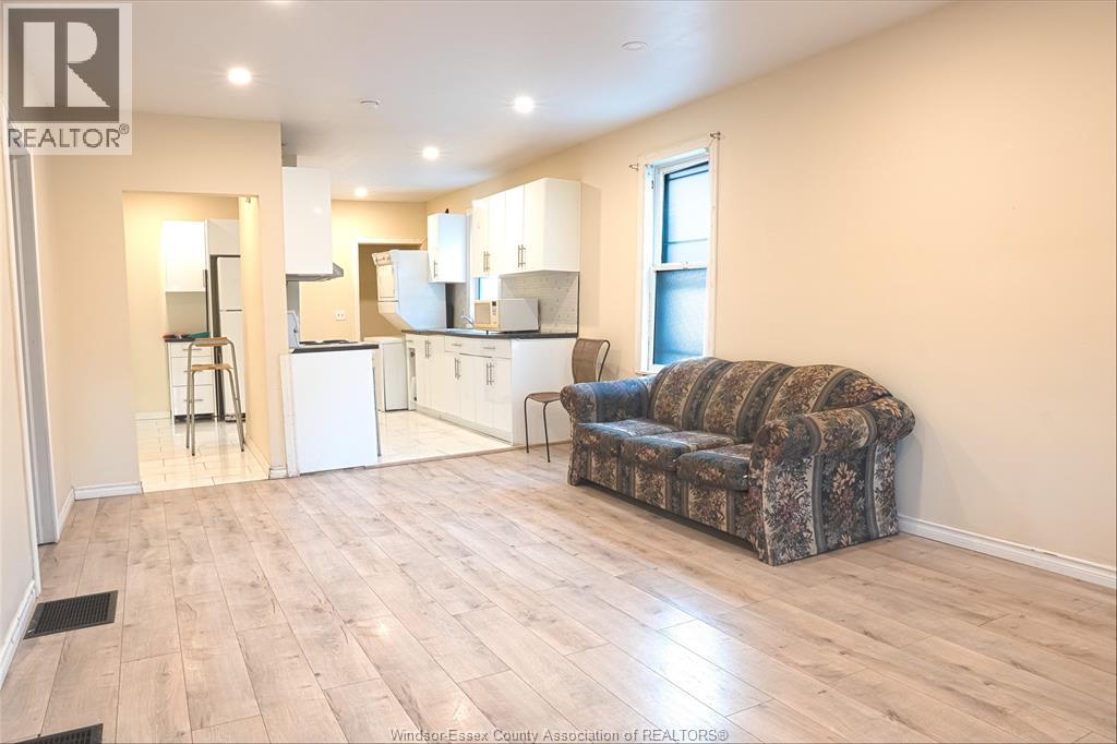 1025 Curry Avenue, Windsor, Ontario N9B 2A6 - Photo 2 - 25027685