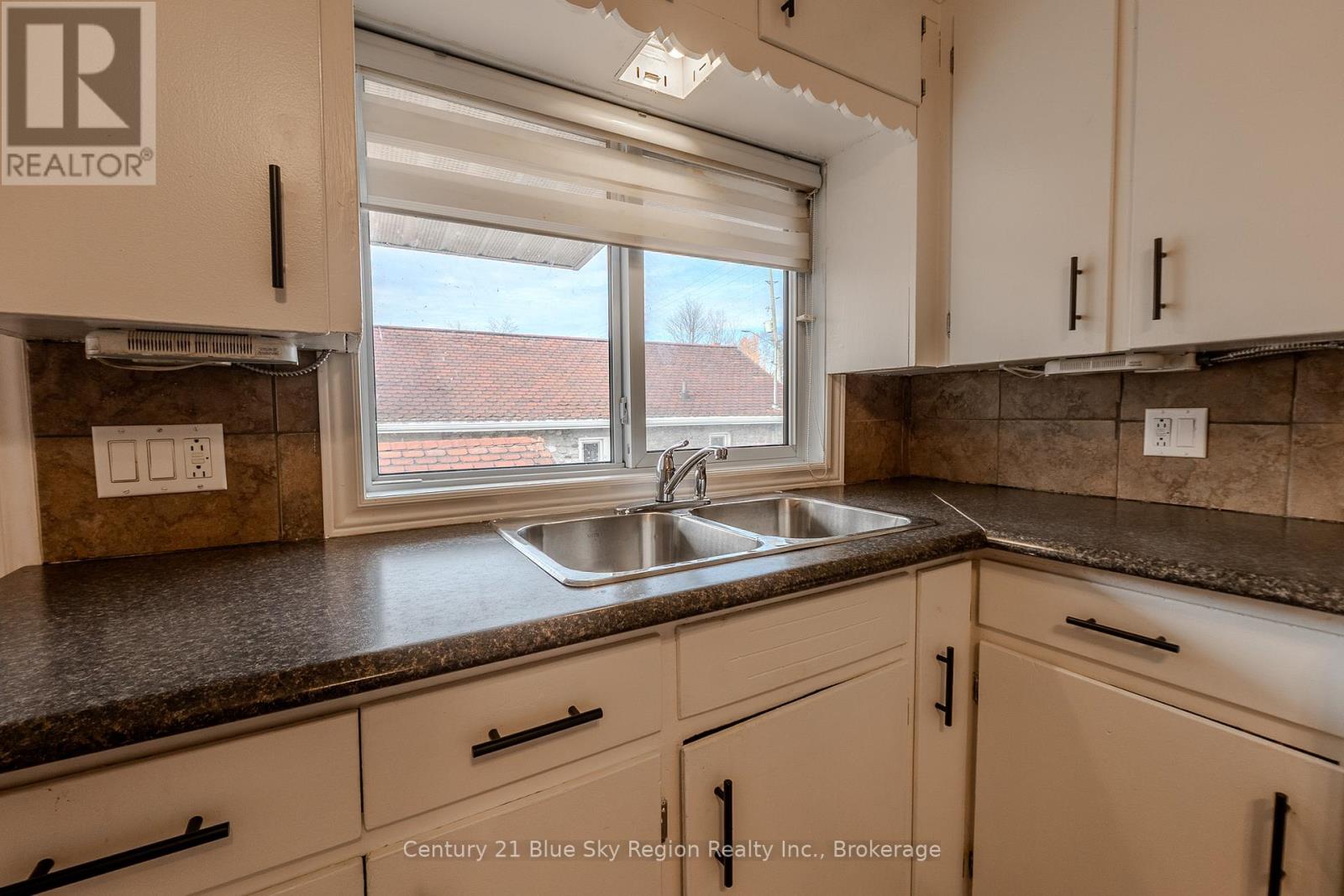 1083 Metcalfe Street, North Bay, Ontario  P1B 2R2 - Photo 10 - X12507736